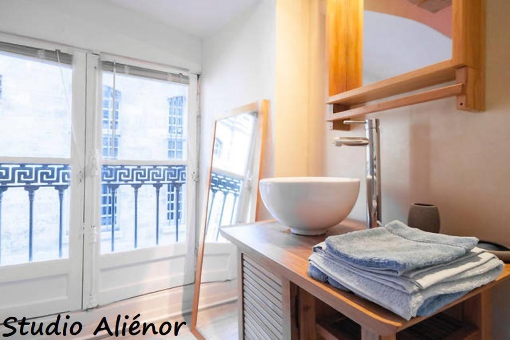Apparts En Ville Place De La Bourse Burdeos Habitación foto